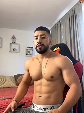 Ezzio Scolaro online show from November 2025 11:43:02 AM