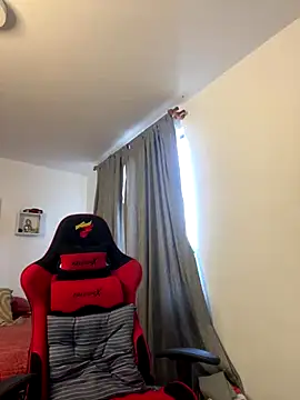 Ezzio Scolaro online show from December 2025 12:21:02 PM