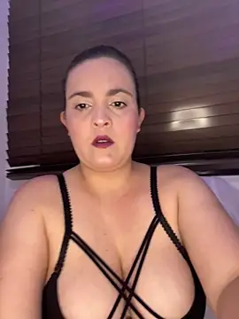 Anyhot latina online show from October 2025 01:06:02 AM