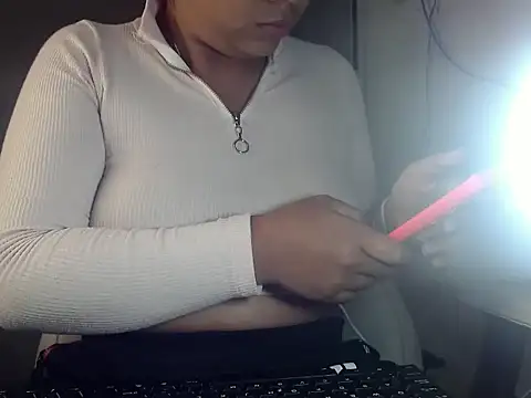 Snapshot of Agatha_milk24 chatting on October 2025 06:12:01 AM Agatha milk24 online show from October 2025 06:12:01 AM