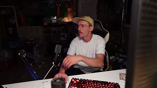 AverageMaleJay online show from October 2025 02:32:01 AM