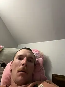 AverageMaleJay online show from October 2025 10:18:01 PM