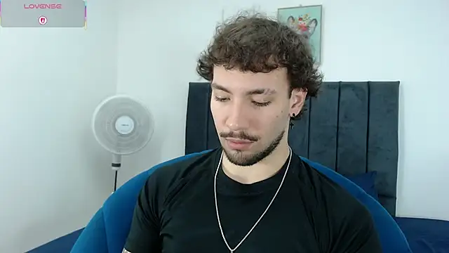 angel kyrozz online show from February 2026 07:01:02 PM