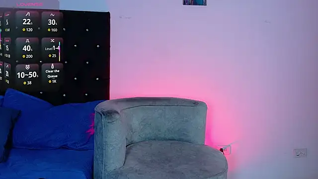 angel kyrozz online show from April 2026 07:07:02 PM