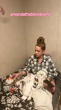 Snapshot of amandatheblondewife chatting on March 2026 05:27:01 PM amandatheblondewife online show from March 2026 05:27:01 PM