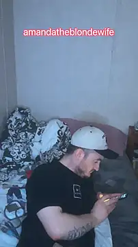 Snapshot of amandatheblondewife chatting on April 2026 06:44:02 AM amandatheblondewife online show from April 2026 06:44:02 AM