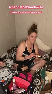 Snapshot of amandatheblondewife chatting on April 2026 06:58:01 AM amandatheblondewife online show from April 2026 06:58:01 AM