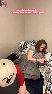 Snapshot of amandatheblondewife chatting on April 2026 10:44:02 PM amandatheblondewife online show from April 2026 10:44:02 PM