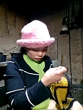 miomio-12 online show from November 2025 01:43:01 PM