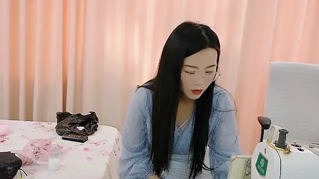 Snapshot of CCOO520 chatting on November 2025 04:13:02 AM CCOO520 online show from November 2025 04:13:02 AM