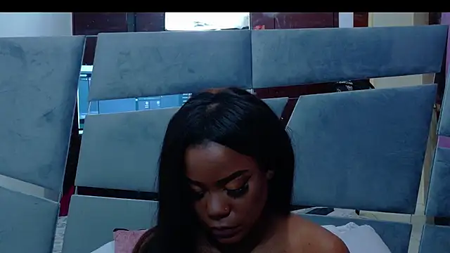 LorraiineJohnson online show from November 2025 05:24:01 PM