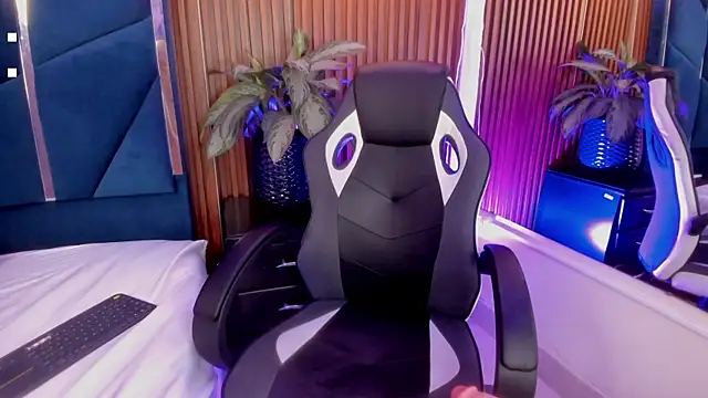 Snapshot of Lia_Kitten chatting on October 2025 06:11:02 AM Lia Kitten online show from October 2025 06:11:02 AM