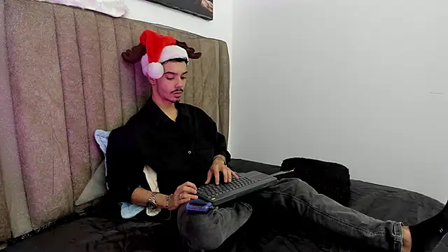 Timothe Evans online show from December 2025 04:07:02 AM