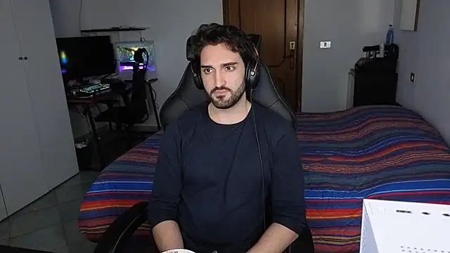 Al3xox02 online show from March 2026 07:38:01 PM