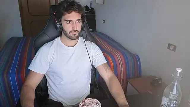 Al3xox02 online show from April 2026 05:40:02 PM