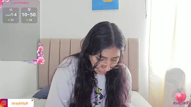 Snapshot of LoveLyy- chatting on October 2025 08:57:01 PM LoveLyy- online show from October 2025 08:57:01 PM