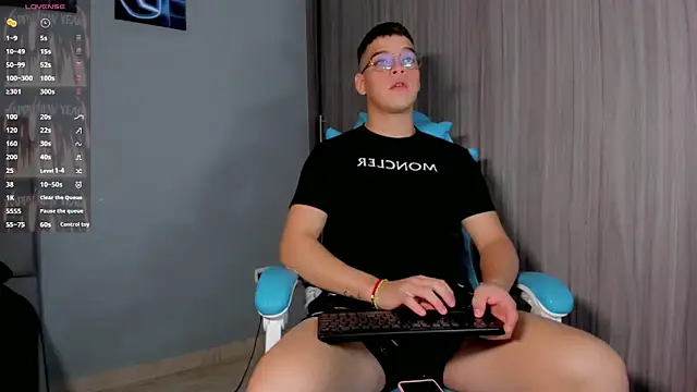 alex boyy online show from October 2025 04:44:02 AM