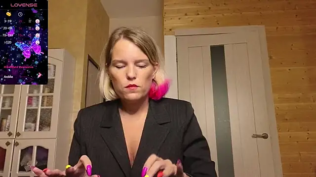 Lady Shine online show from October 2025 09:23:02 PM