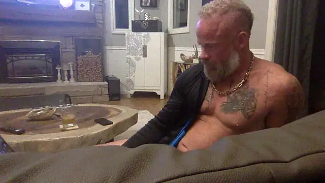 Snapshot of Muscledick40 chatting on April 2026 02:14:01 AM Muscledick40 online show from April 2026 02:14:01 AM