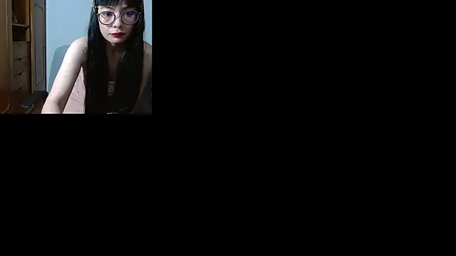 Snapshot of AriannaV chatting on October 2025 12:00:01 AM AriannaV online show from October 2025 12:00:01 AM