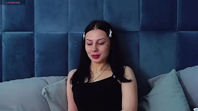 MaeAnna online show from November 2025 04:23:02 AM