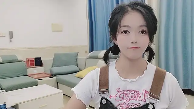 Q Yumi online show from October 2025 09:31:01 AM