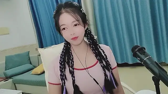 Q Yumi online show from October 2025 12:39:01 PM