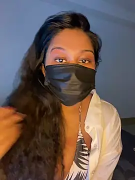 Monica  Bellucci   online show from February 2026 06:59:02 PM