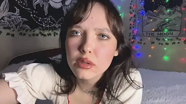 FriskyFoxx online show from October 2025 06:27:02 PM