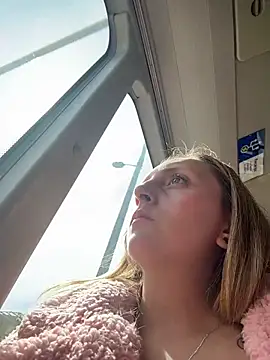 Mia dca online show from December 2025 06:50:01 PM