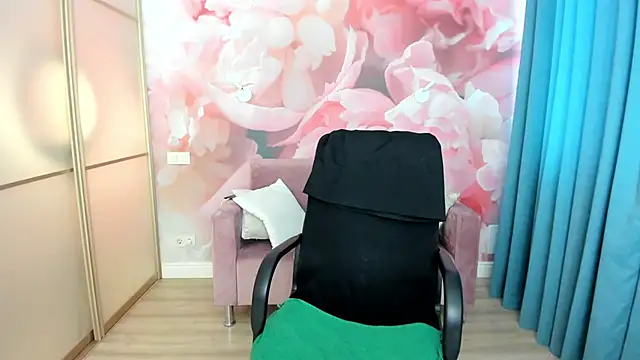 Snapshot of AlinaMoor chatting on March 2026 05:13:01 AM AlinaMoor online show from March 2026 05:13:01 AM