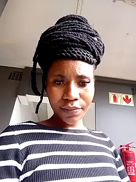 petite queenx online show from December 2025 01:30:01 PM