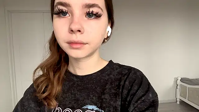 Snapshot of EhtelBiondi chatting on December 2025 08:19:01 AM EhtelBiondi online show from December 2025 08:19:01 AM