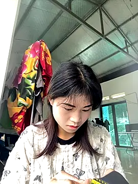 Snapshot of Mylinh- chatting on October 2025 01:59:02 AM Mylinh- online show from October 2025 01:59:02 AM