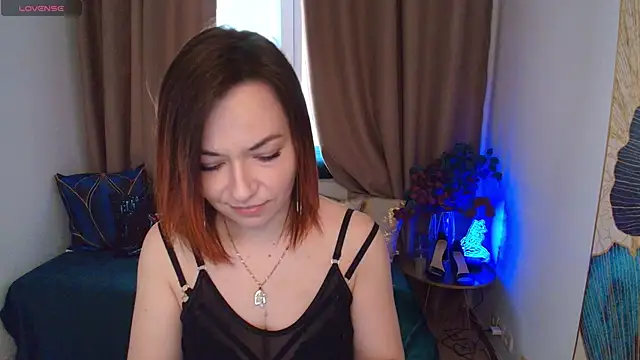 Snapshot of Serena_Foxxx chatting on April 2026 02:28:01 AM Serena Foxxx online show from April 2026 02:28:01 AM