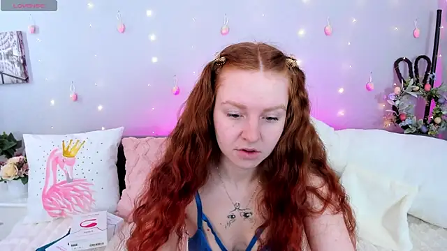 Snapshot of Evarey_ chatting on April 2026 04:32:01 AM Evarey online show from April 2026 04:32:01 AM