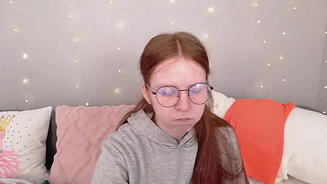 Snapshot of Evarey_ chatting on May 2026 04:28:02 AM Evarey online show from May 2026 04:28:02 AM