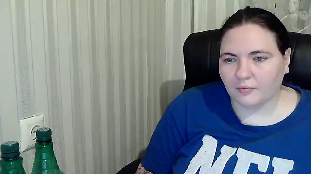 Snapshot of XLisaBlueXs_ chatting on October 2025 07:02:01 PM XLisaBlueXs online show from October 2025 07:02:01 PM