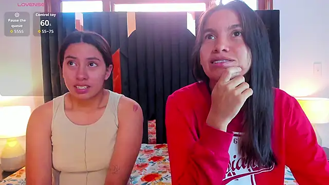 Sofy and Mia online show from December 2025 12:32:01 PM