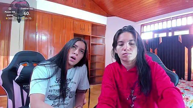 Sofy and Mia online show from December 2025 12:46:02 PM