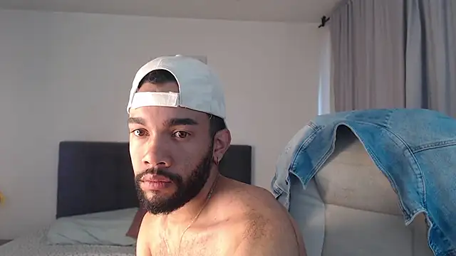 andresnoir  online show from November 2025 01:46:01 PM