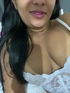 Brunamorenago online show from February 2026 12:45:01 PM