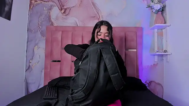 Snapshot of Isis_Blaze chatting on January 2026 03:11:02 AM Isis Blaze online show from January 2026 03:11:02 AM