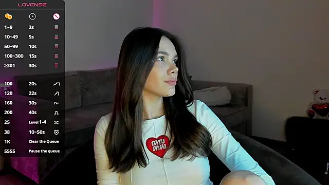 LeanaWILL online show from October 2025 07:49:02 PM