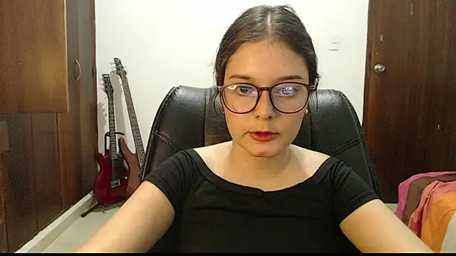 Snapshot of CarlaLorez chatting on March 2026 06:06:01 AM CarlaLorez online show from March 2026 06:06:01 AM