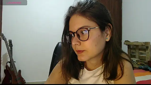 Snapshot of CarlaLorez chatting on April 2026 01:33:01 AM CarlaLorez online show from April 2026 01:33:01 AM