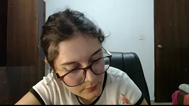 Snapshot of CarlaLorez chatting on May 2026 10:38:01 PM CarlaLorez online show from May 2026 10:38:01 PM