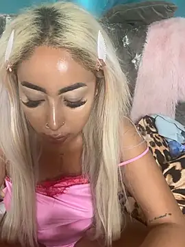 Snapshot of zara_bellexx chatting on April 2026 10:53:02 AM zara bellexx online show from April 2026 10:53:02 AM