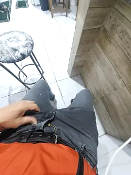 Snapshot of Merlin2310 chatting on November 2025 04:40:02 AM Merlin2310 online show from November 2025 04:40:02 AM