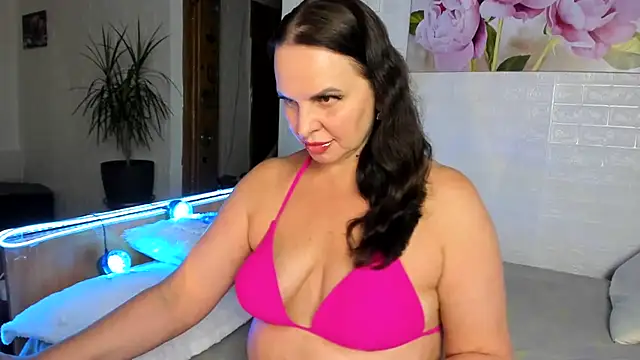 Snapshot of MIRAA_LUV chatting on July 2026 05:18:02 PM MIRAA LUV online show from July 2026 05:18:02 PM